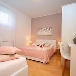 Anita With Private Pool, Gym, 6 Bedrooms, Sea View * Kučine