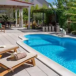 Anita With Private Pool, Gym, 6 Bedrooms, Sea View Kučine