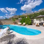 Anita With Private Pool, Gym, 6 Bedrooms, Sea View * Kučine