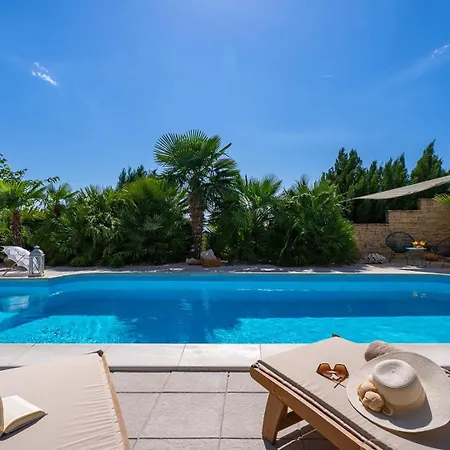 Villa Anita With Private Pool, Gym, 6 Bedrooms, Sea View
