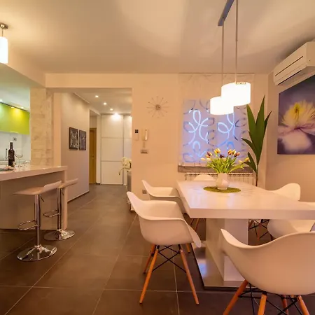 Anita With Private Pool, Gym, 6 Bedrooms, Sea View Villa Kučine