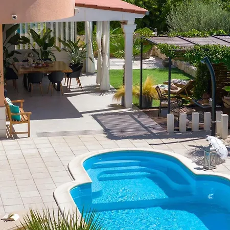 Anita With Private Pool, Gym, 6 Bedrooms, Sea View *