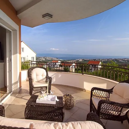 Anita With Private Pool, Gym, 6 Bedrooms, Sea View