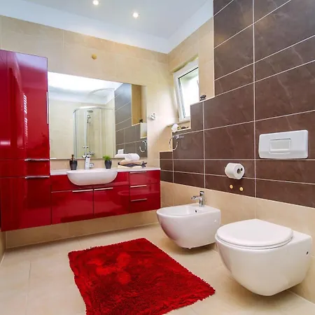 Anita With Private Pool, Gym, 6 Bedrooms, Sea View Villa
