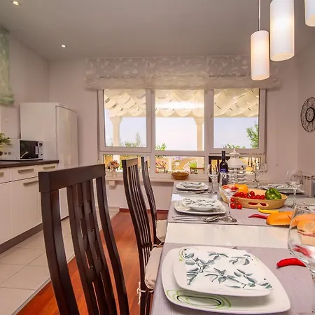Anita With Private Pool, Gym, 6 Bedrooms, Sea View Villa *
