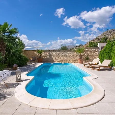 Anita With Private Pool, Gym, 6 Bedrooms, Sea View *