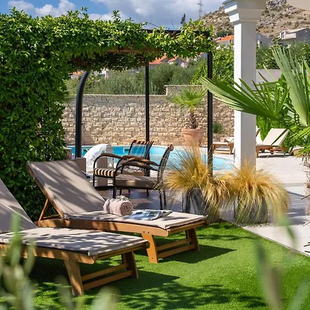 Anita With Private Pool, Gym, 6 Bedrooms, Sea View * Kučine