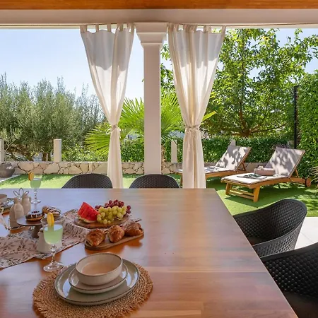 Anita With Private Pool, Gym, 6 Bedrooms, Sea View Villa