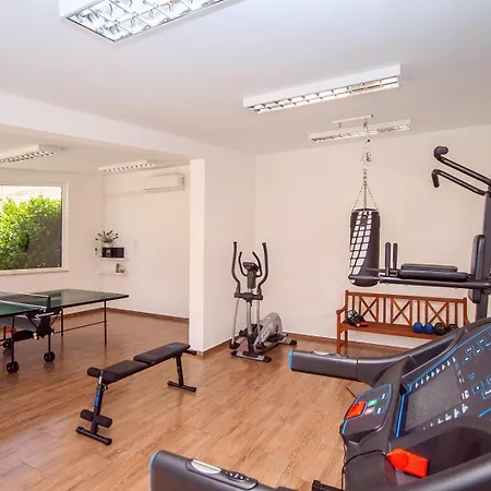 Anita With Private Pool, Gym, 6 Bedrooms, Sea View Villa *
